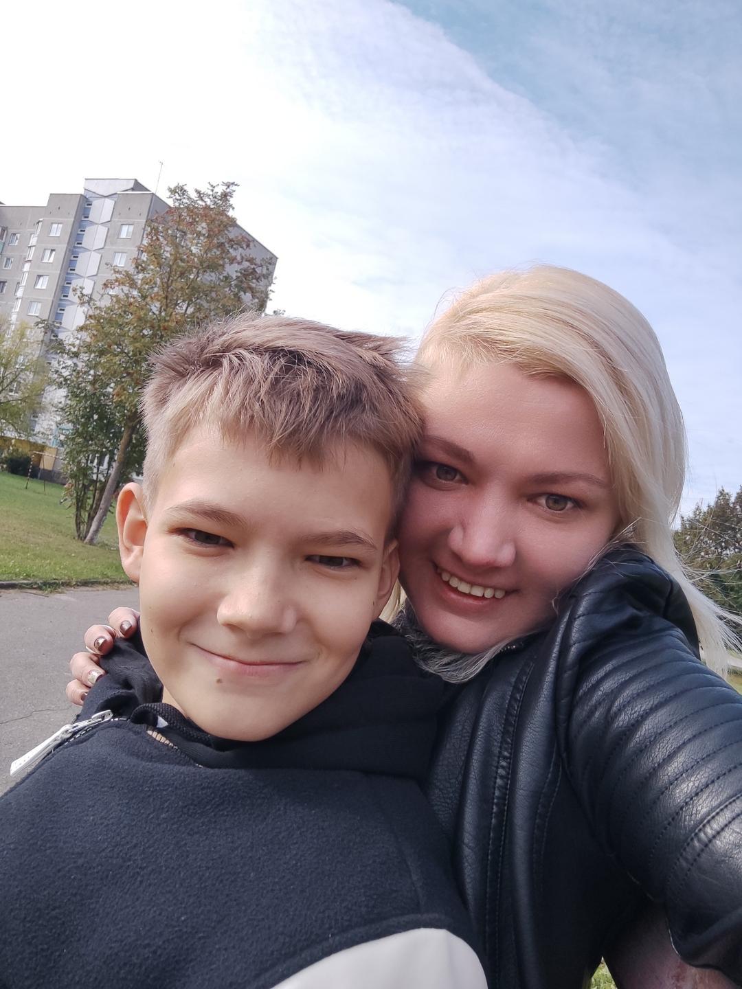 Наталья Околот с сыном Иваном